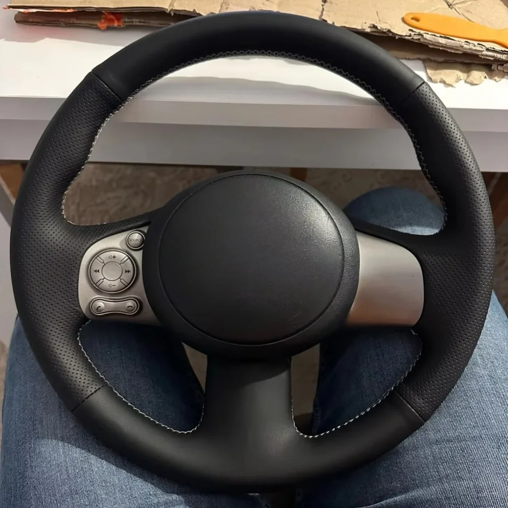 Customized Car Steering Wheel Cover Sunny Versa 2013 Non-Slip Car Accessories Hand-sewn DIY Steering Wrap For Nissan March