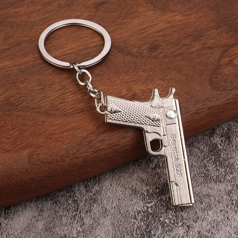 Neuer einzigartiger Herren-Schlüsselanhänger, 3-Farben-Metallhalter, hängender Schlüsselanhänger, Autotasche, Dekoration, Freund, Geschenk, Outdoor-Fahrradzubehör