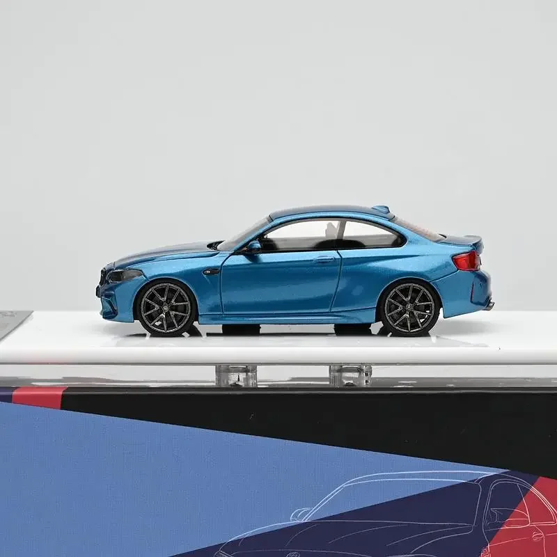 صالة السيارات 1:64 BMW M2 إصدار محدود من نماذج السيارات النهائية الثابتة من الراتنج، مجموعة ألعاب للأطفال، هدايا السنة الجديدة للأصدقاء