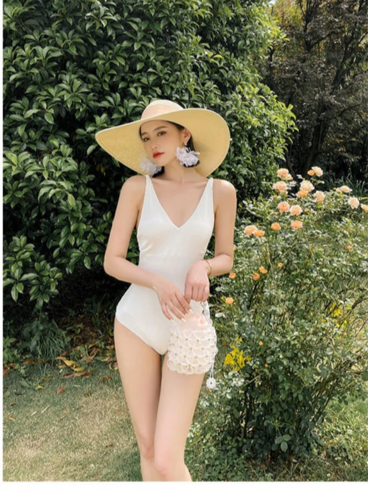 Ins نمط مثير عميق الخامس حزام ملابس السباحة النسائية ربيع حار عطلة الشاطئ بلون المحافظ الساخن فتاة قطعة واحدة بيكيني