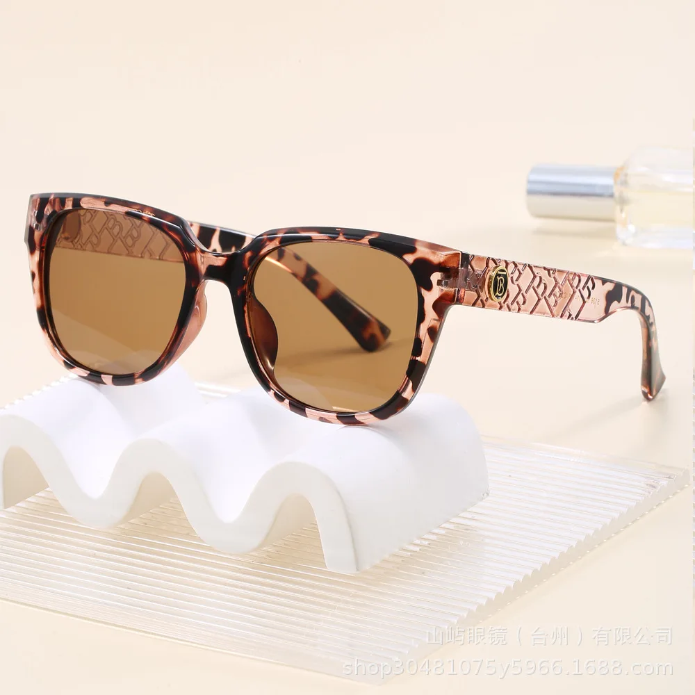

New Personalized Fashion Trend Polarized Sunglasses European Square 2025 Sunglasses Women's Street Shooting High Quality