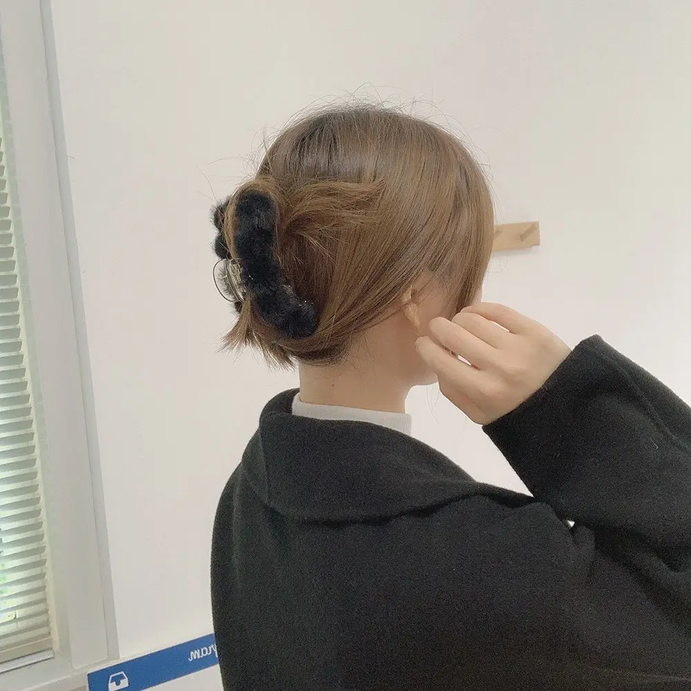 

Geometric Sweet Girls Hair ball Simple Furry Korean Style Hair Clip Plastic Grasp Clip Plush Hair Claw Female Hair Accessories