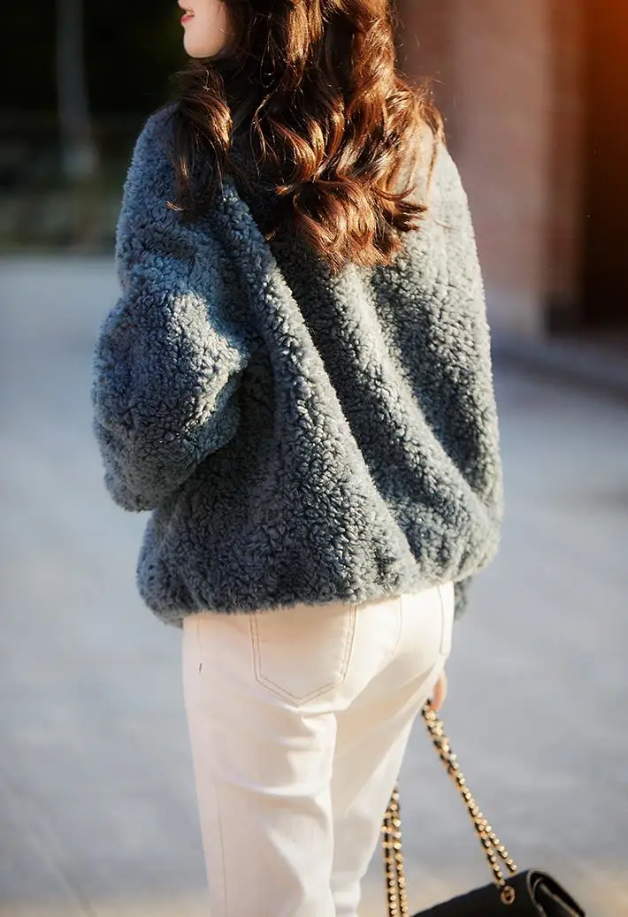 Wearing Granular Velvet Long Sleeved Small Fragrant Style Jacket for Women with a Round Neck and Solid Color New Trend
