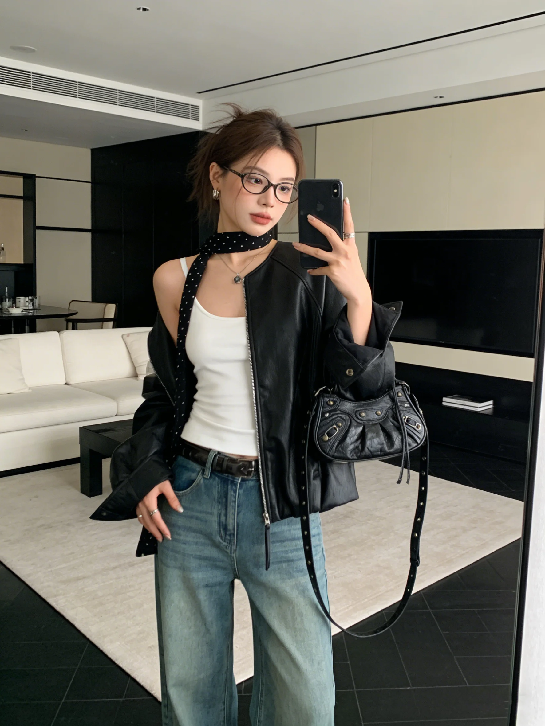 

Sweet Cool Hong Kong Style Short PU Leather Jacket Vintage Slim Fit Biker Clothes Long Sleeve Zipper round Neck Spring Fashion