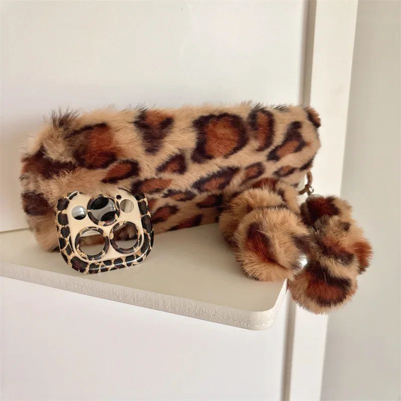 Funda de moda con estampado de leopardo, peluche y soporte para lente, para iPhone 17Air 15 14 13 12 11 16 Pro Max, con cadena para muñeca y protección contra golpes 6