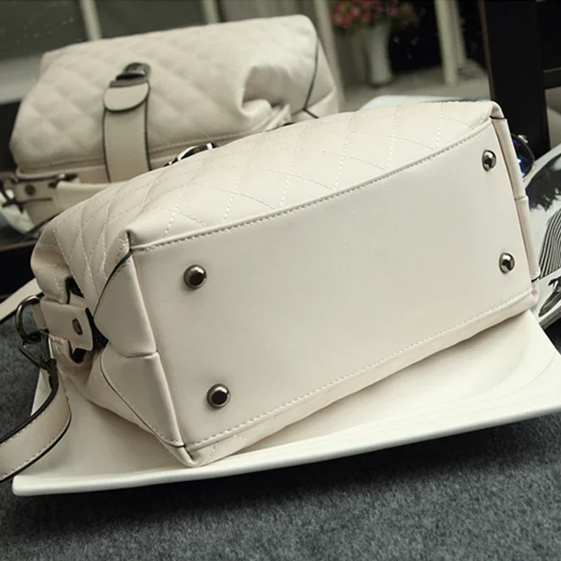 Women Handbag Genuine Leather Handbag Doctor Bag Shoulder Bag Small Plaid Rivets Crossbody Handbag Fashion Bags 2024 Make Up Bag