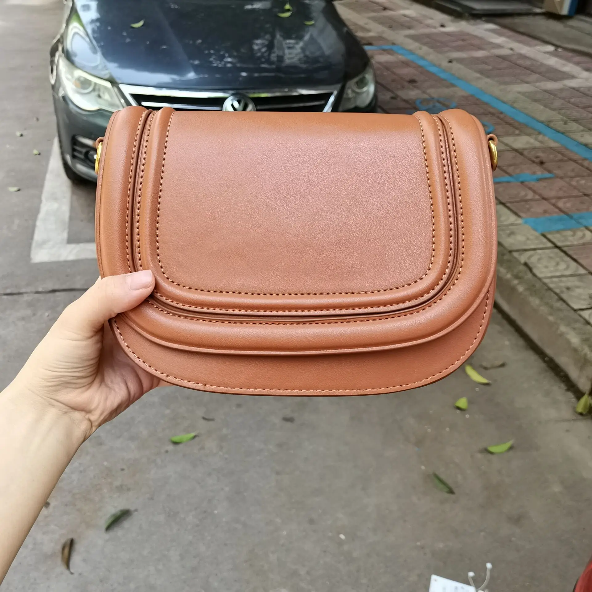 Modne torby siodło skórzane pod pachami dla kobiet w stylu Vintage torba na ramię Crossbody mała torebka z klapką i torebki