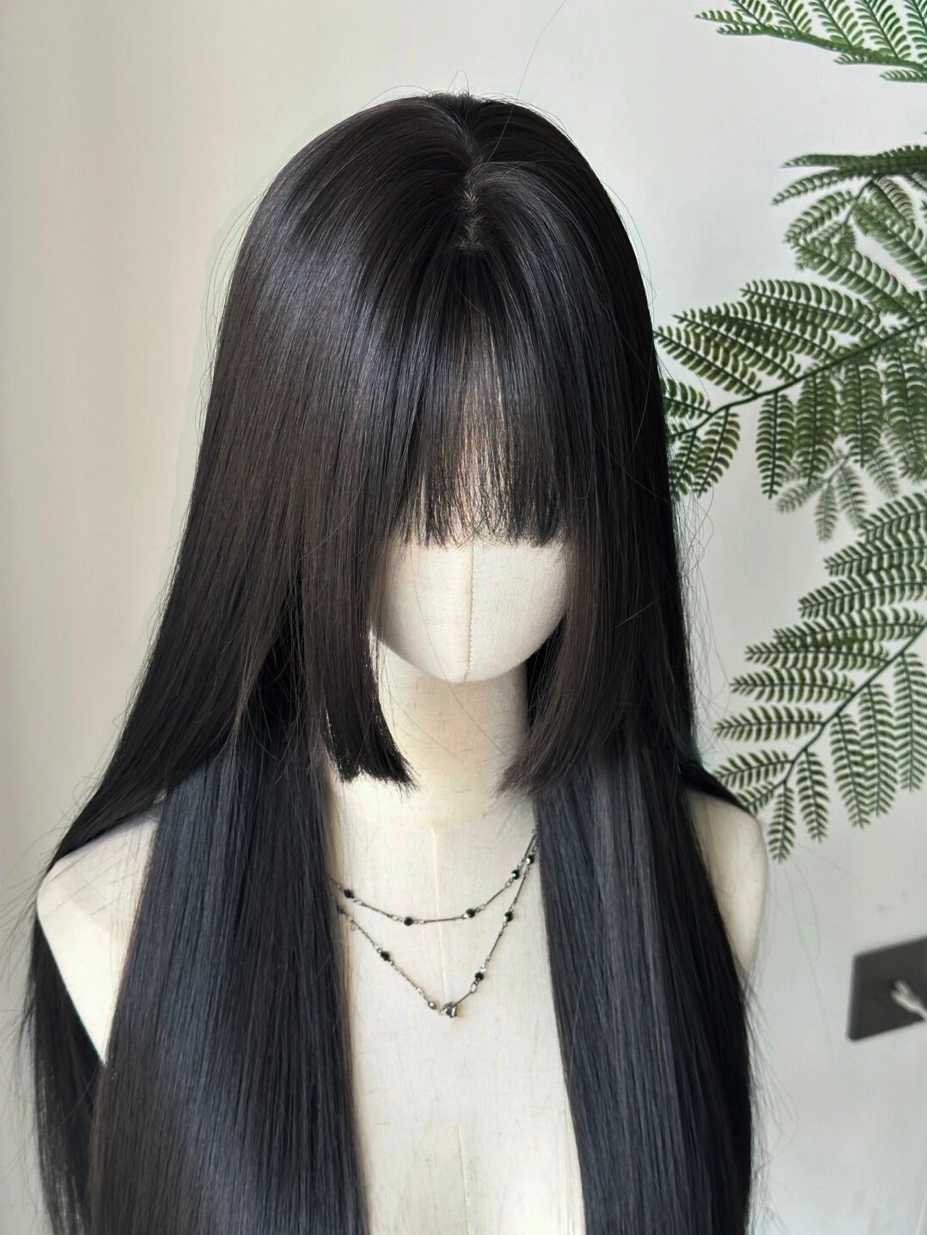 Long Silky Straight Synthetic Wigs with Bangs Black Cosplay Party Lolita Hair Wigs for Women Natural Heat Resistant Wig LM