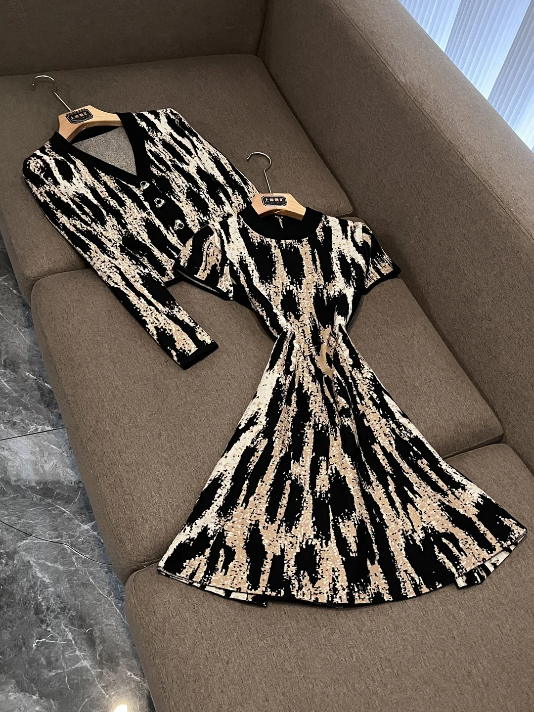 

Модный вязаный кардиган Long Sve с вышитым леопардовым принтом на осень-зиму, Новое поступление, женский свитер