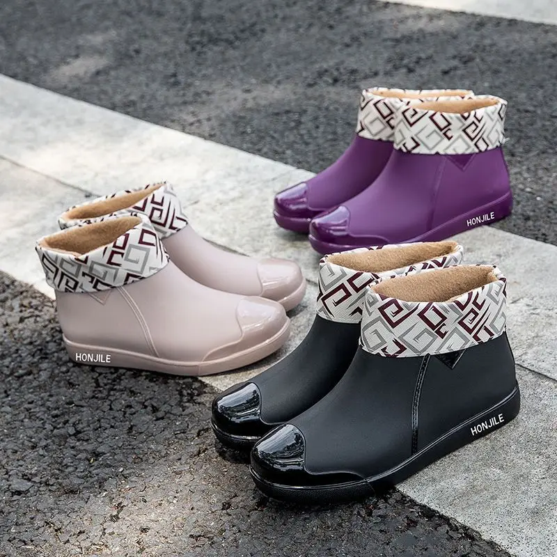 New rain rubber boots ladies fashion galoshes purple warm fur lined rainshoes women's soft slip on ankle boots plush rainboot