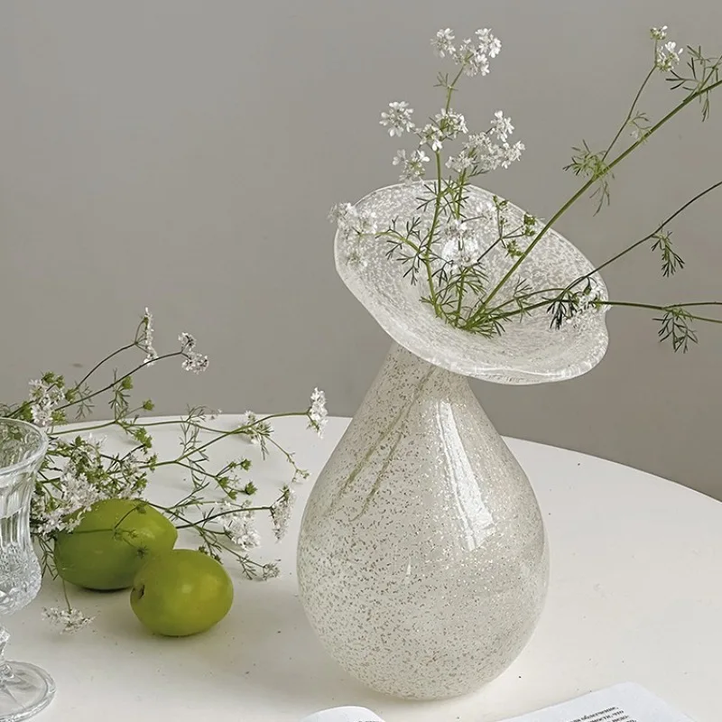 French medieval white flower transparent glass vase tulip high-end flower arrangement water flower gardener niche retro