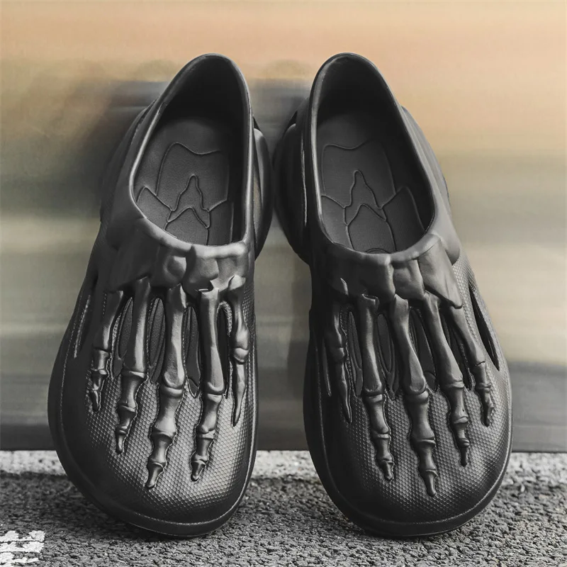 Gothic Punk Skull Claw Hole Slippers 2024 Summer New Men's Outdoor Slippers Fashionable Casual Beach Sandals