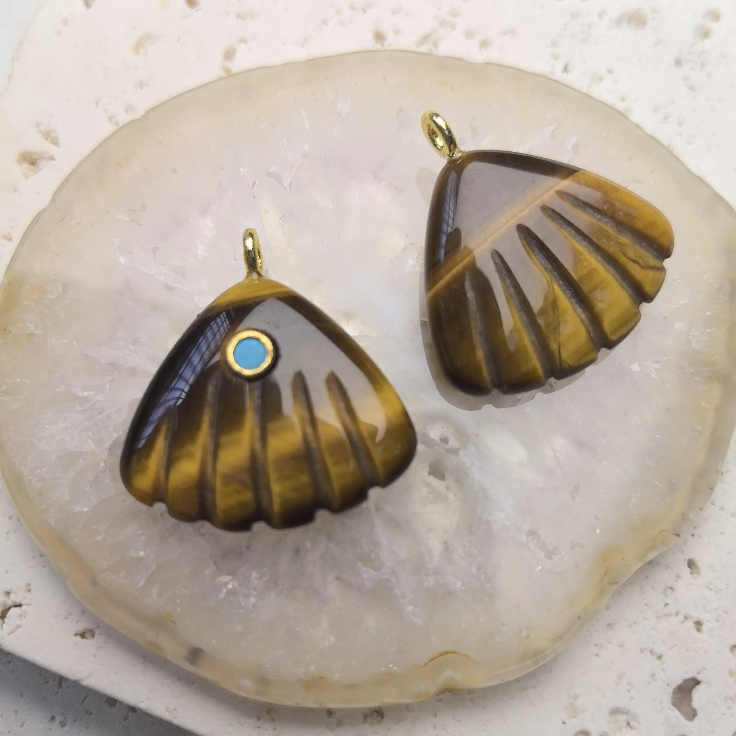 Natural Crystal Natural Stone Carved Shell‑Shaped Pendant, Zircon Inlaid With Copper Bail