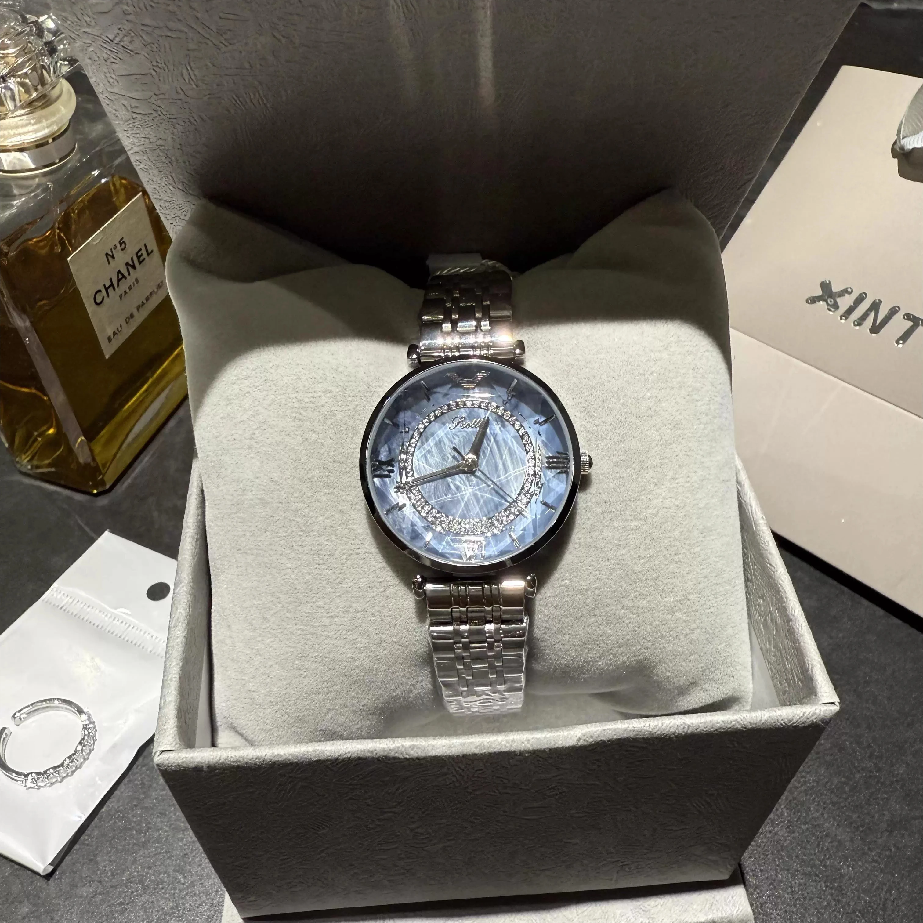 Elegant Blue Casual Fashion Women's Watch Distinctive Luxury Quartz Women's Watch Daily easy to match Advanced Watch