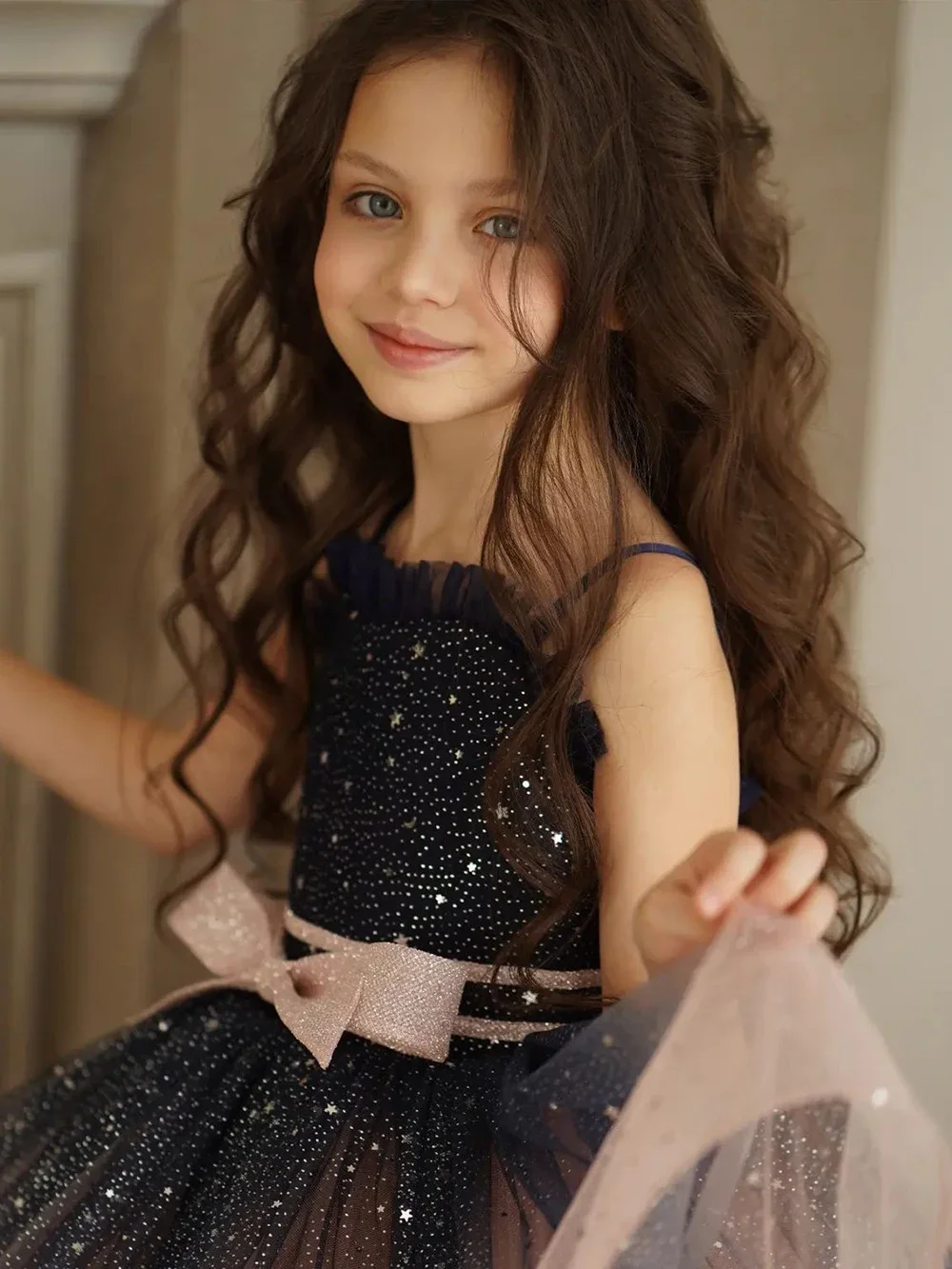 

Lovely Princess Lace Flower Girl Dresses For Wedding Sequins Suspender Baby Girl Prom Gown for Photoshoot First Communion Gowns