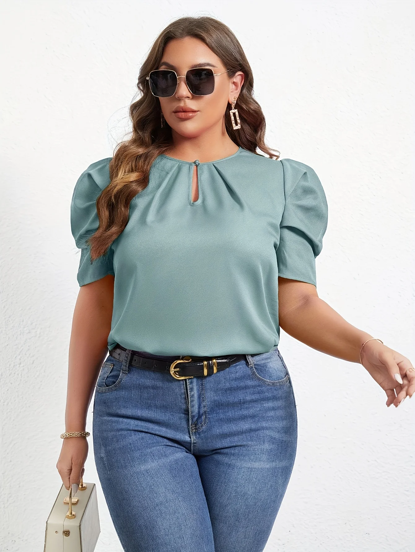 

Женская блузка больших размеров темно-зеленого цвета с короткими рукавами, повседневный топ с вырезом из замочной скважины и пышными рукавами, новинка 2026 г.