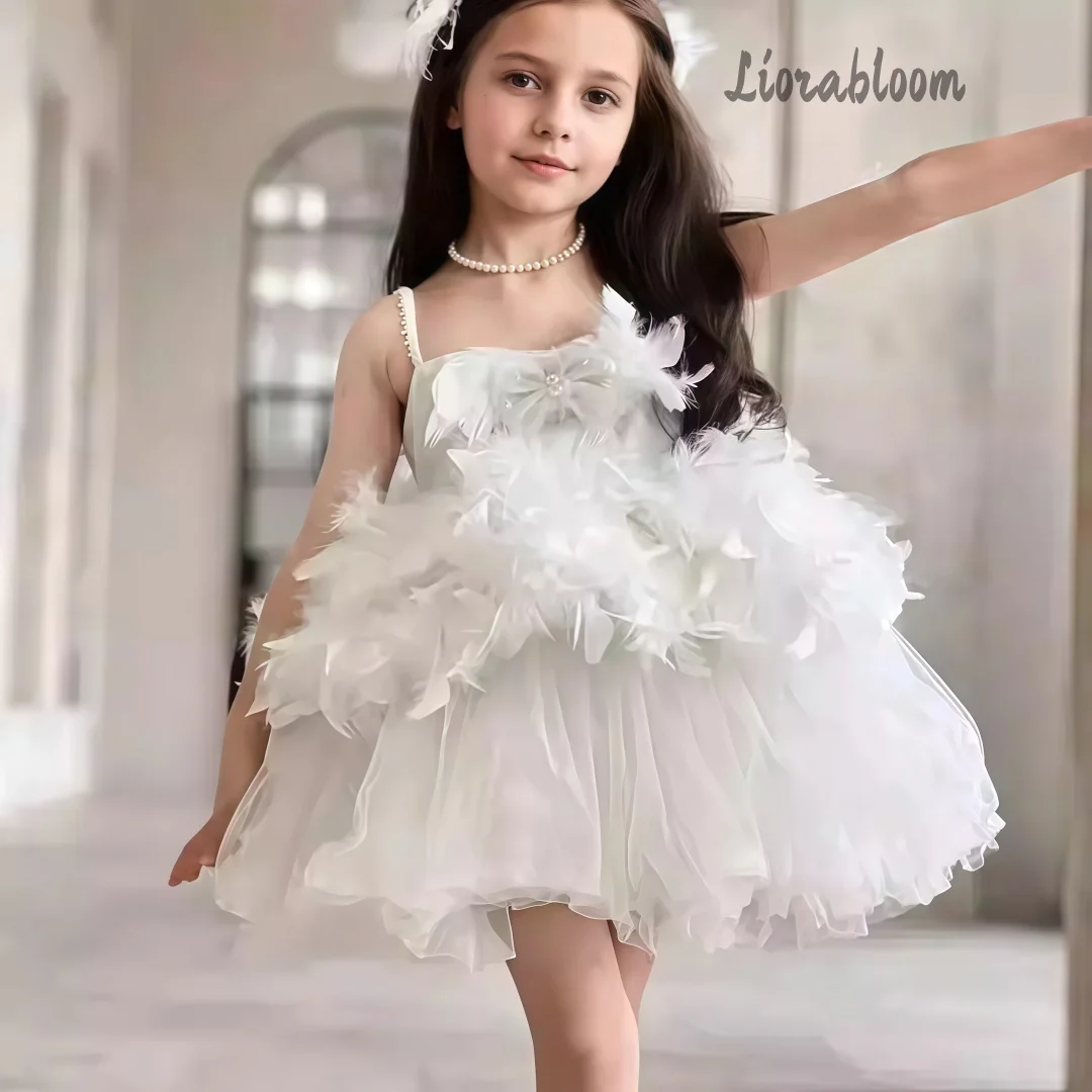 Abito da sera bianco da bambina firmato, con gonna a strati e piume, per damigella d'onore, abito da festa, abbigliamento da matrimonio