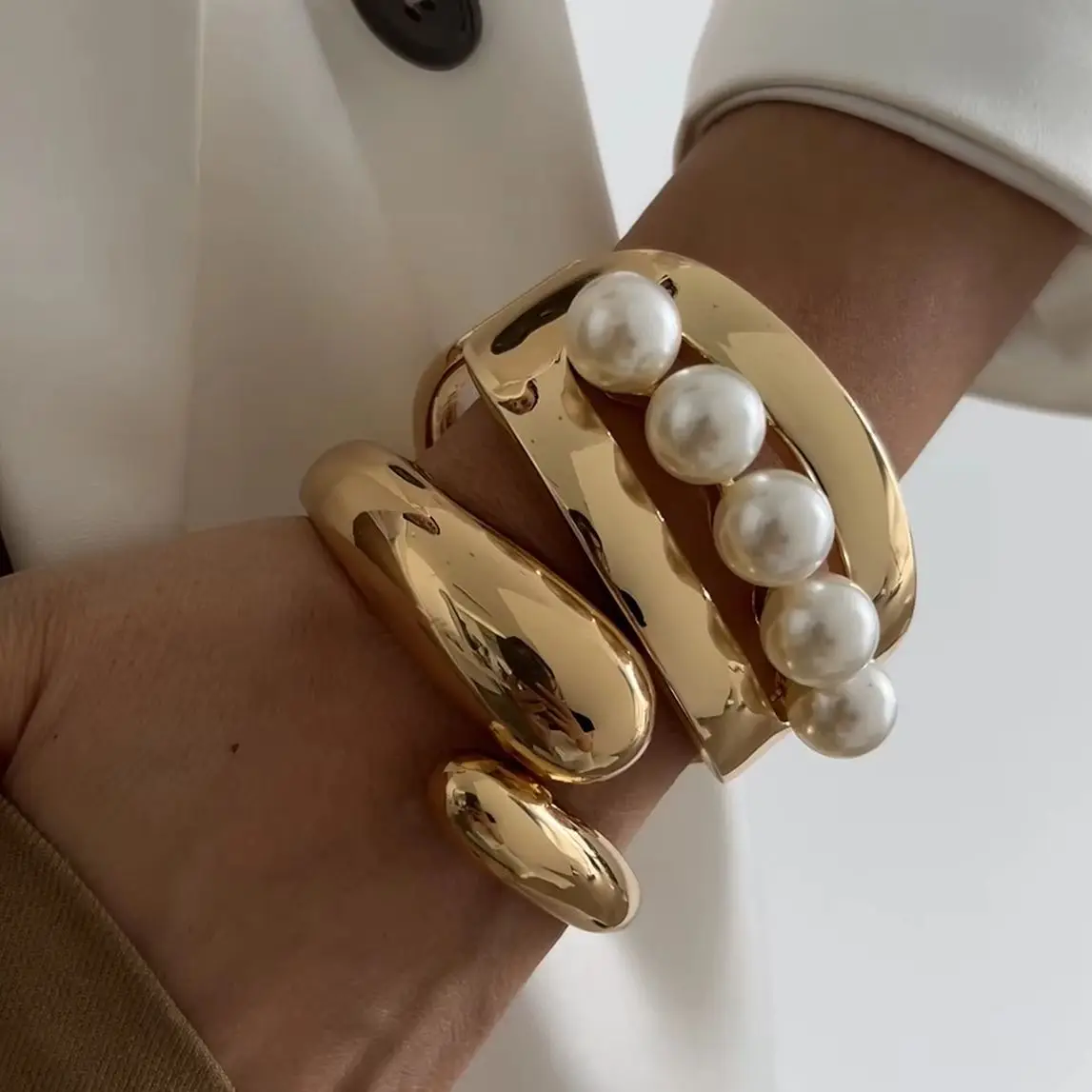 SHIXIN Ontwerp Geometrische Waterdruppel Goud Kleur Brede Lente Armbanden voor Vrouwen Elegante Imitatie Parel Manchet Armbanden Nieuwe Sieraden