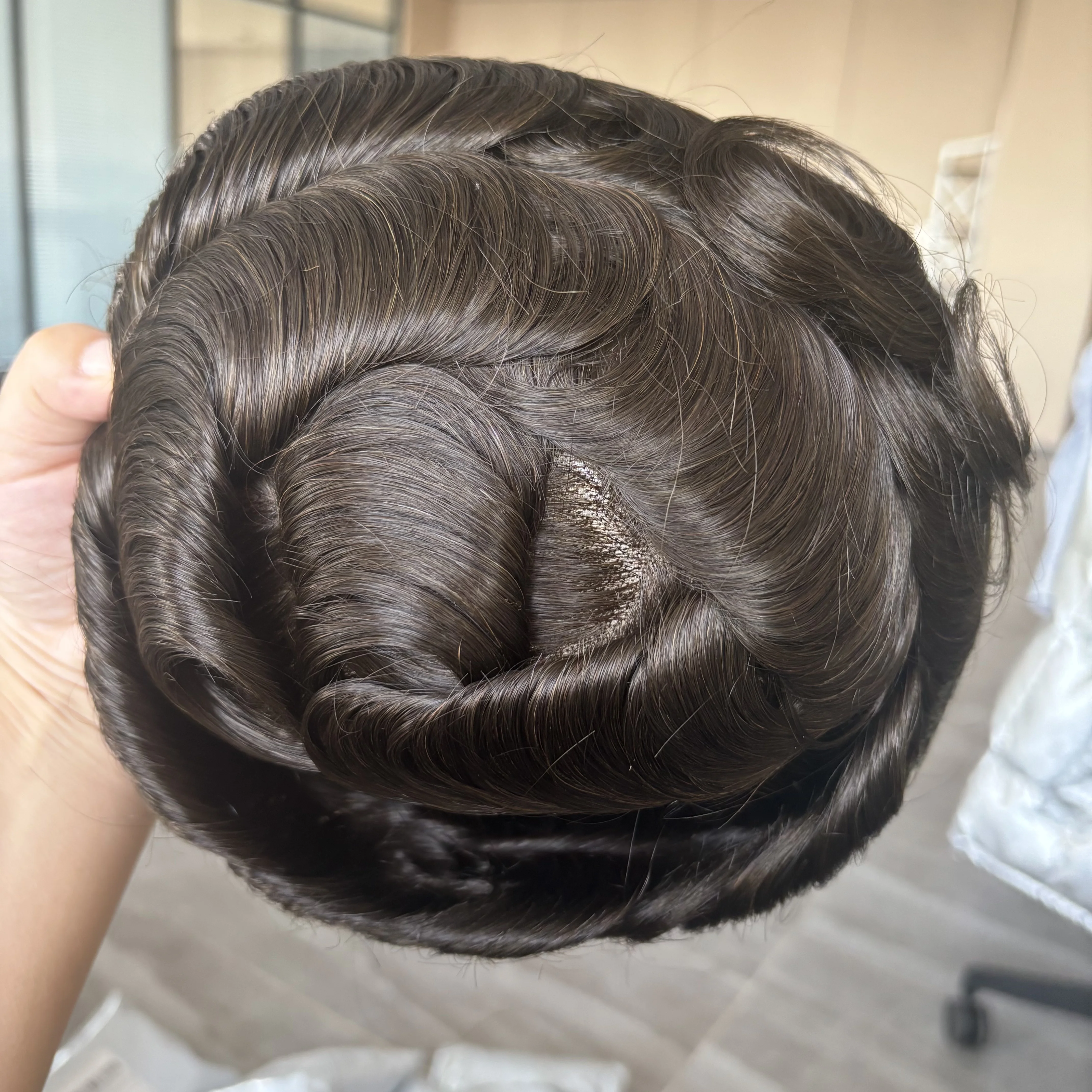 วิกผมผู้ชายแบบโมโนเบส ยาว 6 นิ้ว ลอน 30 มม. ทนทาน แข็งแรง ผลิตจากวัสดุ NPU  มองไม่เห็นรอยต่อ สีน้ำตาลช็อกโกแลต  ระบบวิกผมแท้สำหรับผู้ชาย