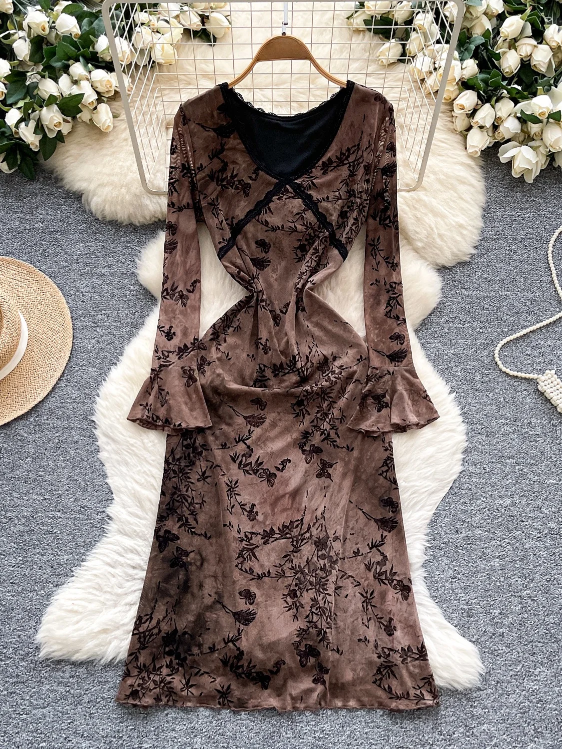 

Осенняя коллекция 2025: Новая элитная длинная юбка с V-образным вырезом, кружевными вставками и расклешенным подолом, в корейском стиле, для офиса, с завышенной талией