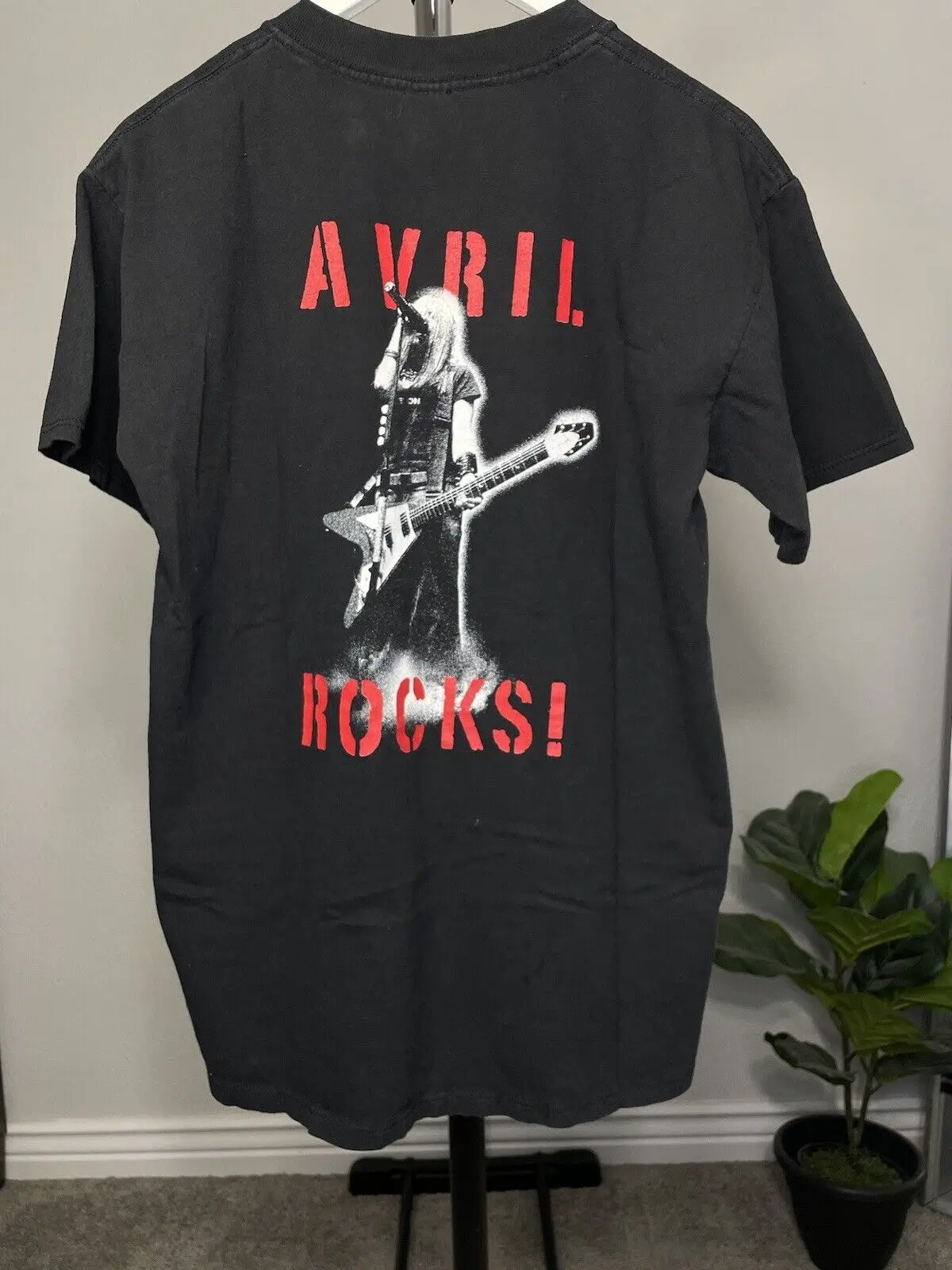 Vintage Y2K 2003 Avril Lavigne Rocks Concert Tour Black Medium Shirt