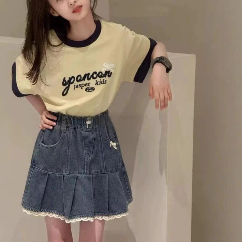 

2025 Summer New Children's Color-blocked Letter Embroidery Loose Fashionable Top and Skirt Set.