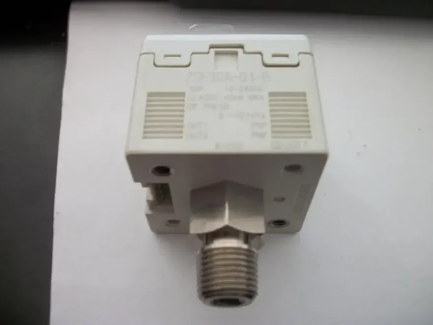 

ZSE30A-01-B high precision digital vacuum pressure switch -101.3~0KPA 2PNP OUT