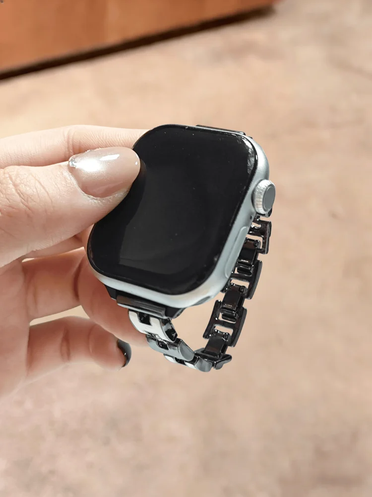 

Этот минималистичный модный ремешок для часов, совместимый с ремешками iWatch, доступен в размерах 38 мм, 40 мм, 41 мм, 42 мм, 44 мм, 45 мм и 49 мм.