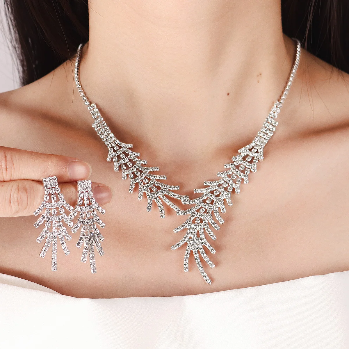 New Classic Full Diamond collana e orecchini Set di gioielli modelli Queens principesse accessori di abbigliamento regalo per la fidanzata