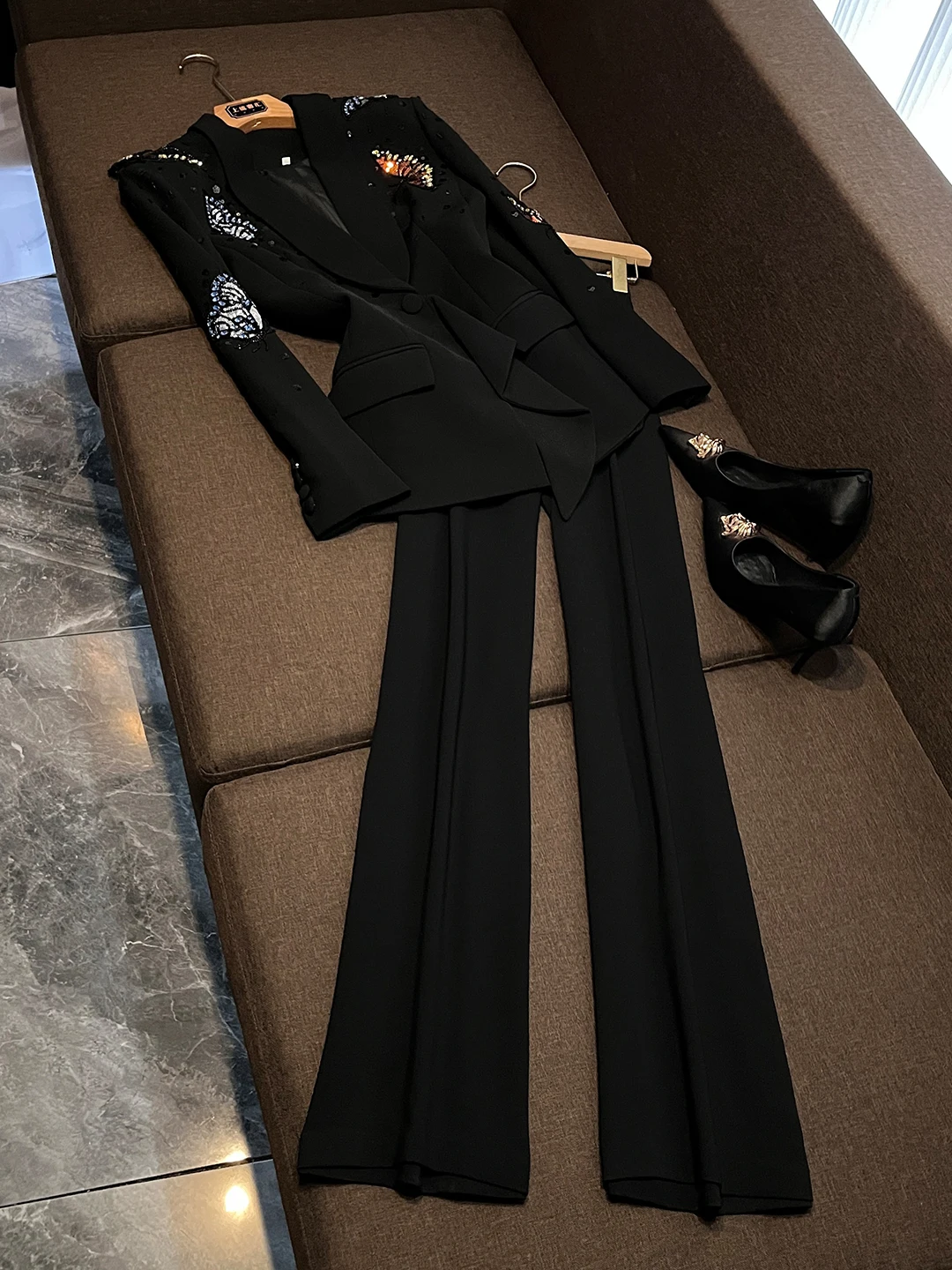 

Elegant White Diamond Embedded Embellished Set for Women Heavy Work 3D Beads Fashionable Spring Collection