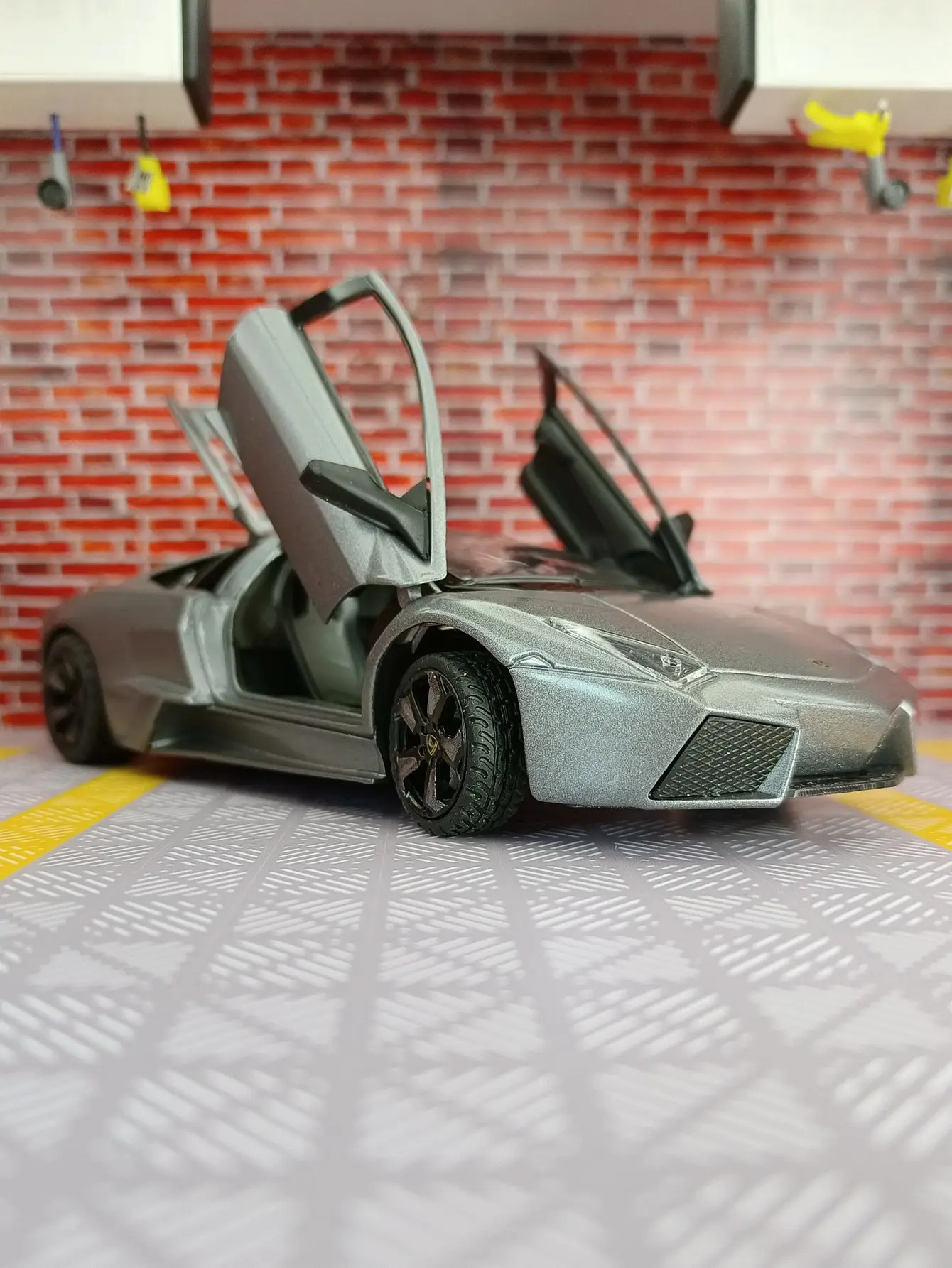 Modèle de voiture Lamborghini Reventon 1:24, véhicule de luxe en alliage, collection de jouets de sport, ornements, cadeau pour garçon