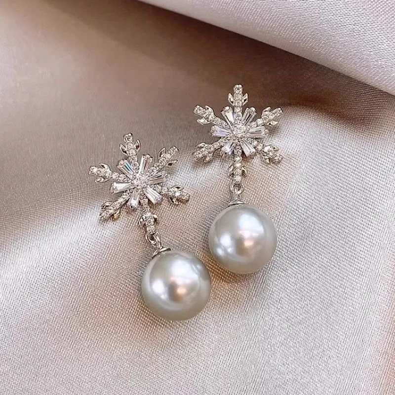 Snowflake zircon pearl autumn and winter women's light colored earrings 2024 new trendy style Ear Studs