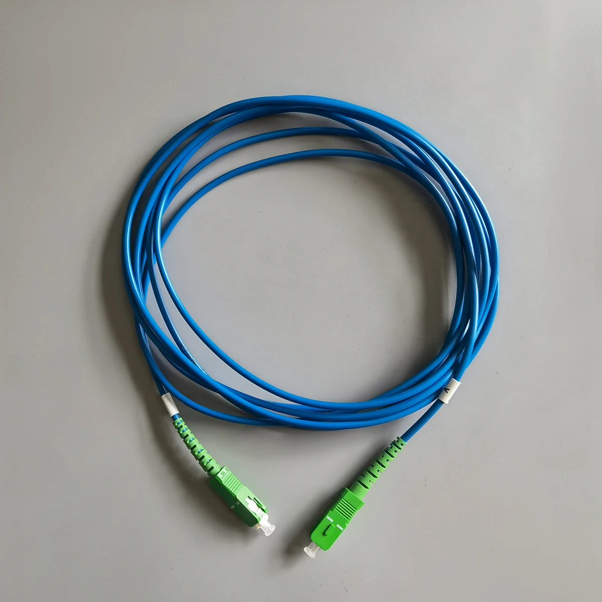 Kabel Serat Optik Mode Tunggal 3M SC/APC-SC/APC G652D Kabel Patch Dalam Ruangan FTTH Biru untuk Adaptor Gratis Internet Kecepatan Tinggi