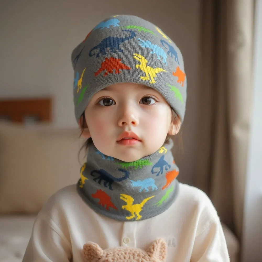 かわいい恐竜のニットベビー帽子とスカーフのセット、漫画の恐竜柄、冬用暖かい男の子女の子用ビーニー、フリース裏地付き幼児キッズ帽子、男の子女の子用
