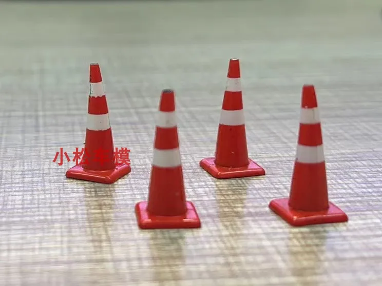 

1:43 Scene props: Safety island, triangular cone, warning device 4pc Set up scene simulation props