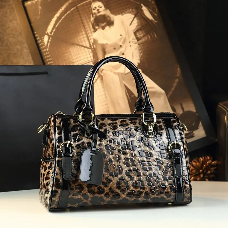 

2025 New Leather Women Pillow Bag Leopard Print Handbag Cowhide Large Capacity Shoulder Crossbody Bags for Women
