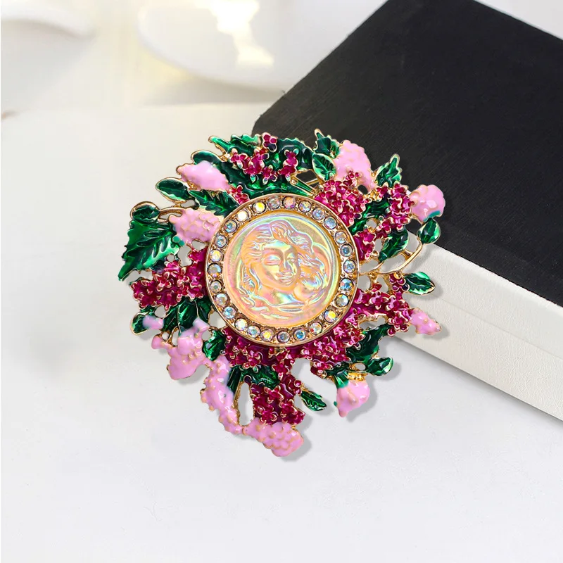 Compound Baroque Luxurious Embossed Brooch Temperament Antique Beauty Head Pins Creative Women Clothing Accessories Coat Corsage