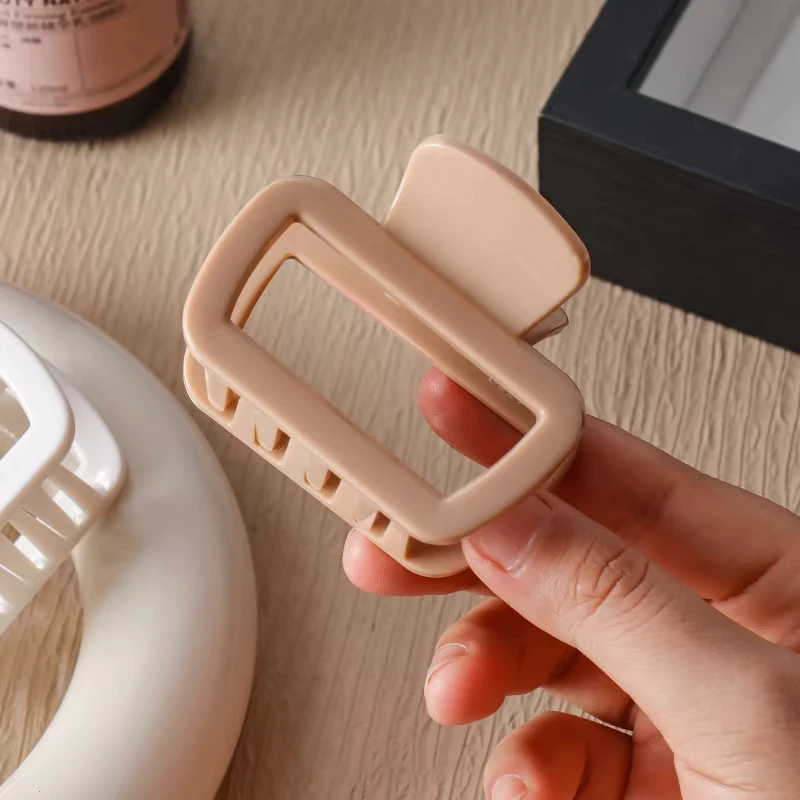 신제품 부드러운 실리콘 사각 헤어 클로 6.2CM 소형 클로 클립 충격 방지 내구성 헤어 클립 여성용 헤어 액세서리