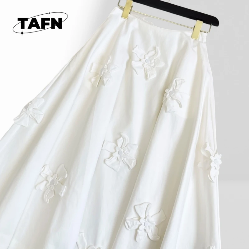 พิมพ์พื้นผิวขั้นสูงกระโปรงมินิเจ้าชู้ที่สวยงามพร้อมรายละเอียดระบาย – สนุกและเป็นผู้หญิงสําหรับแฟชั่นฤดูร้อน AE0211