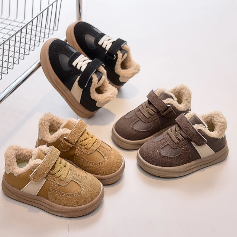 

Детские повседневные хлопковые ботинки 2026: Новая корейская версия, детские бархатные ботинки с мягкой подошвой, ретро-стиль для девочек, нескользящие, комфортные, осенне-зимние, теплые короткие ботинки