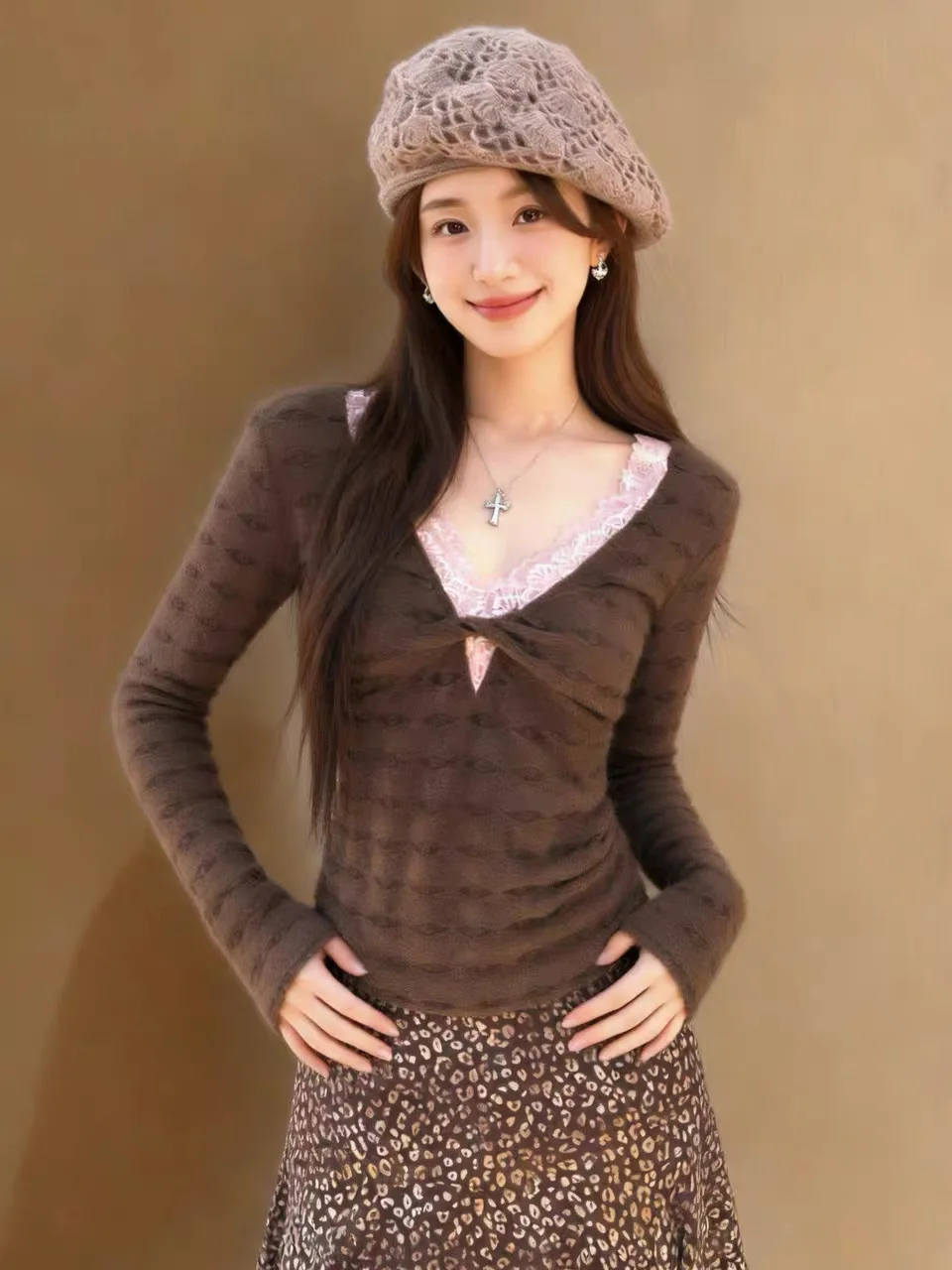 Retro Korean Style Long Sleeve V-Neck Lace T-Shirt Women's Autumn Inner Design Unique Base Shirt Fake Two-Piece Ensemble