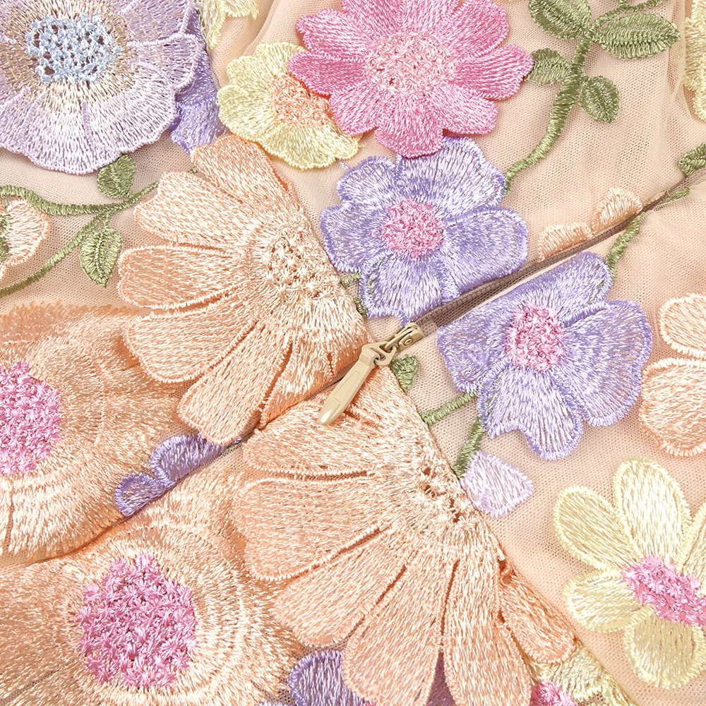Romantisches langes Kleid mit 3D-Blumenstickerei und durchsichtigem Netzstoff – ärmelloses Kleid mit hohem Schlitz für Gartenpartys, Abschlussball, Couture-Laufsteg