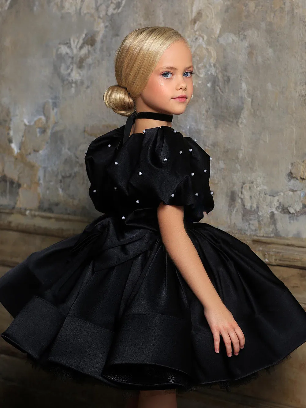 

Elegant Black Tulle Puffy Knee Length Flower Girl Dress For Wedding Pearls Applique Child First Eucharistic Birthday Party Dress