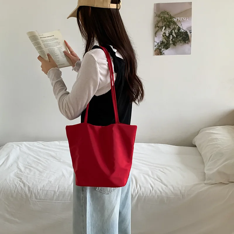 Leisure Minimalist Women Shoulder Bag New Large Capacity Niche Design Nylon Handbag Fashion Versatile Bucket Underarm Tote Bag