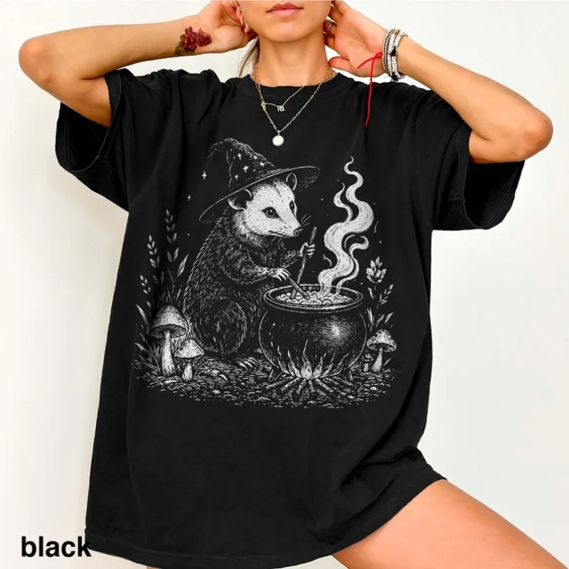 Retro Witch Opossum Pattern T-shirt Retro Forest Magic Shirt Classic Rural Style Halloween Animal Top Weird Natural GiftGift