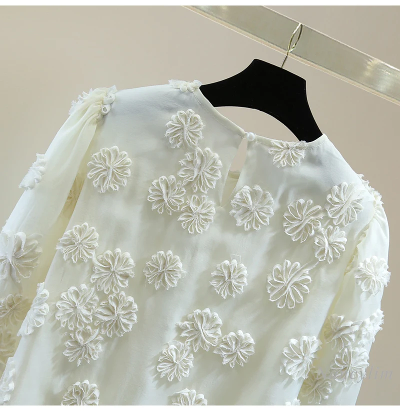 Heavy Industry Embroidered Flower Blouse Women's Round Neck Long-sleeved Pullover Shirt 2025 Spring High Waist Short Top