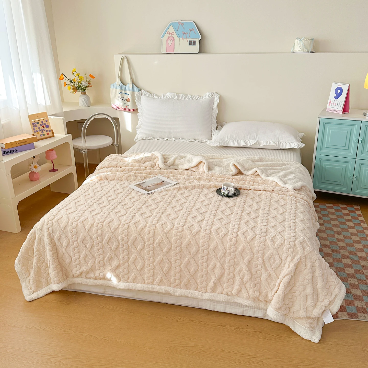 Thickened tower fleece, double-sided fleece multi-functional blanket, jacquard blanket, soft and warm for autumn and winter