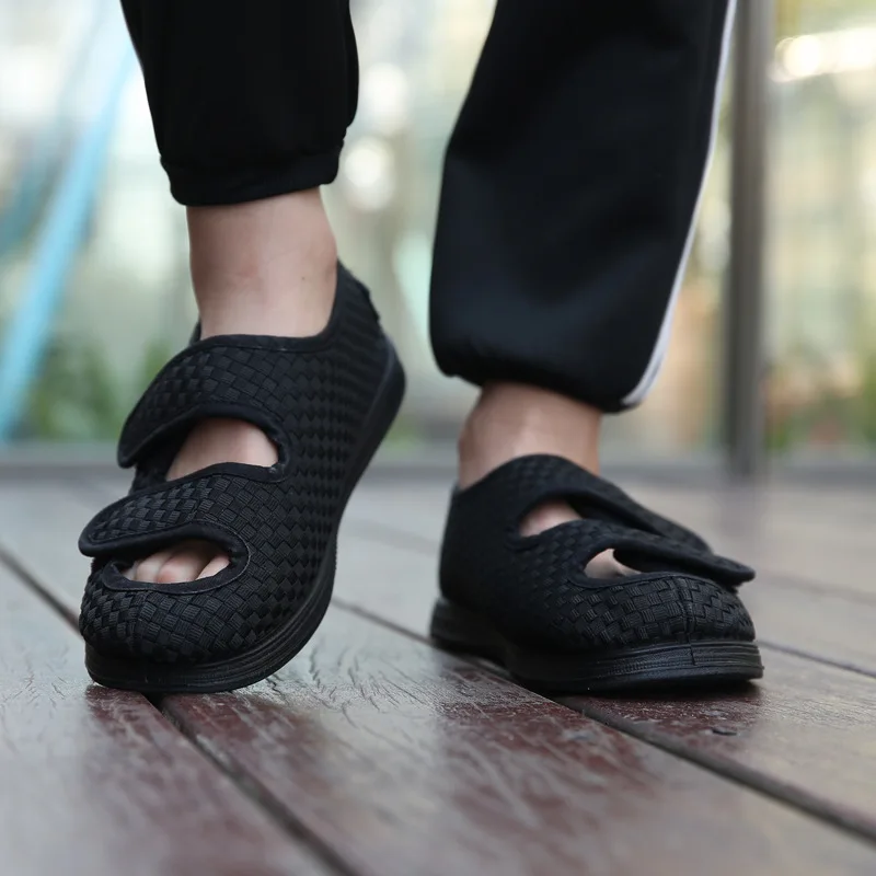 Summer middle new products for the elderly can adjust the widening of the net cloth shoes Foot swelling and deformities