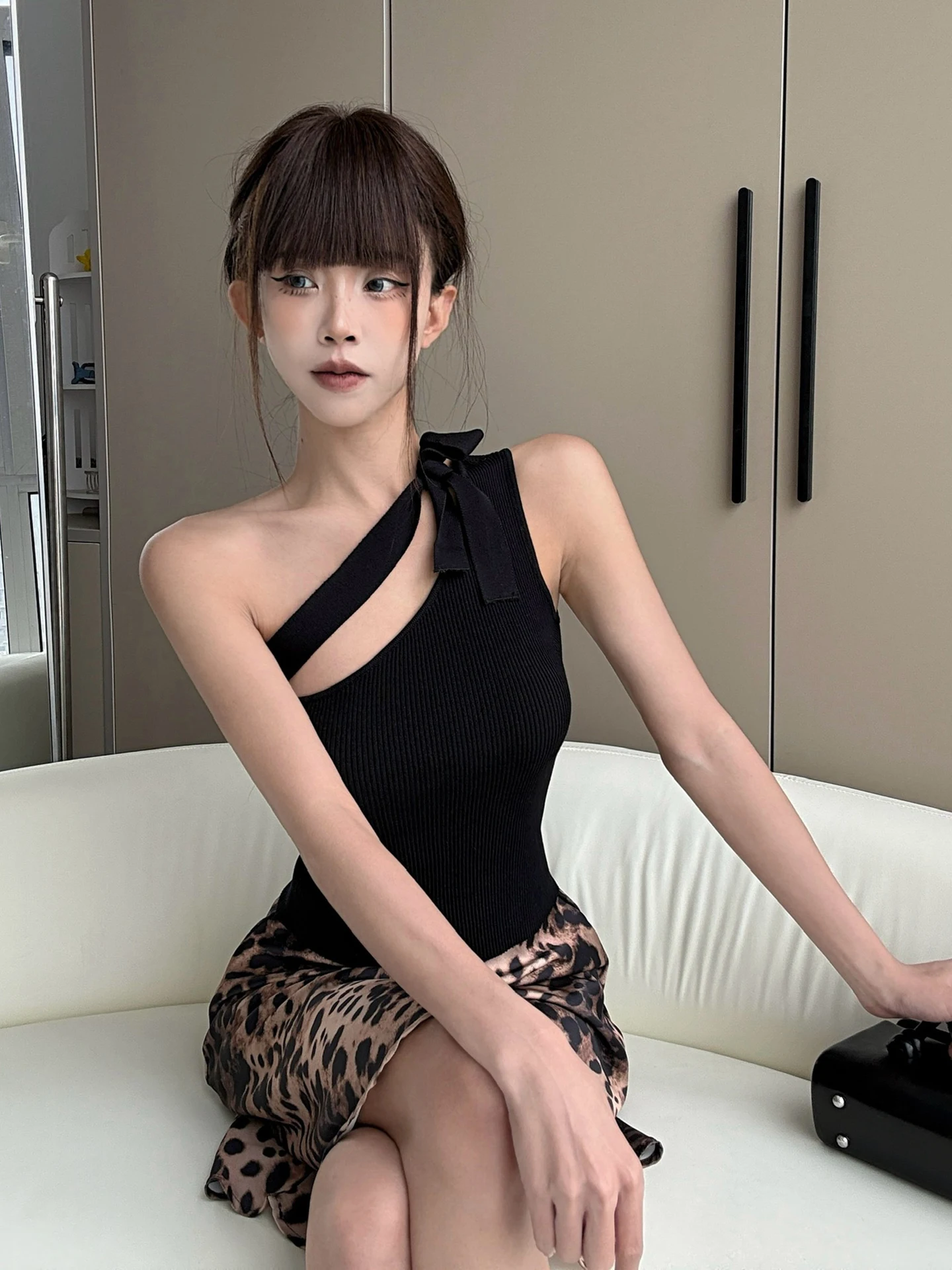 MianCun Charme Neck Single Shoulder Multi-wear Knitted Sleeveless Top Women Design Sense Exposure Shoulder Binding Vest