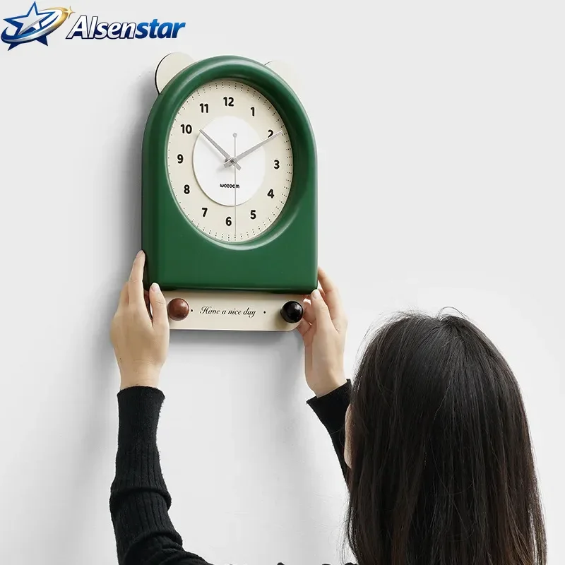 Cream style wall clock for living room. 2026 new model. Home use. Retro creative wall-mounted clock.
